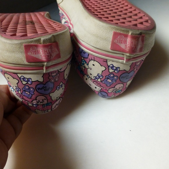 HELLO KITTY VANS SPEC EDITION PINK SLIP ONS - Picture 5 of 8